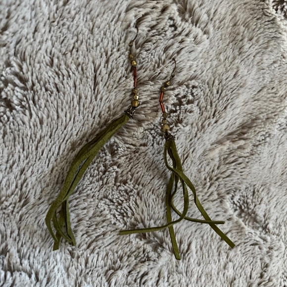 Earring bundle - Picture 3 of 4